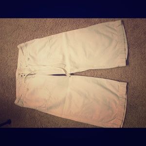 Abercrombie White Linen Beach Capris